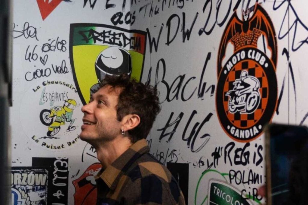 Valentino Rossi nel nuovo VR46 Store