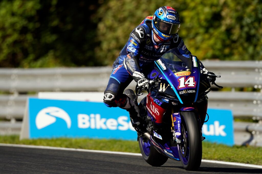 Tim Neave menggantikan Tarran Mackenzie di British Superbike Tim Neave sostituto di Tarran Mackenzie nel British Superbike