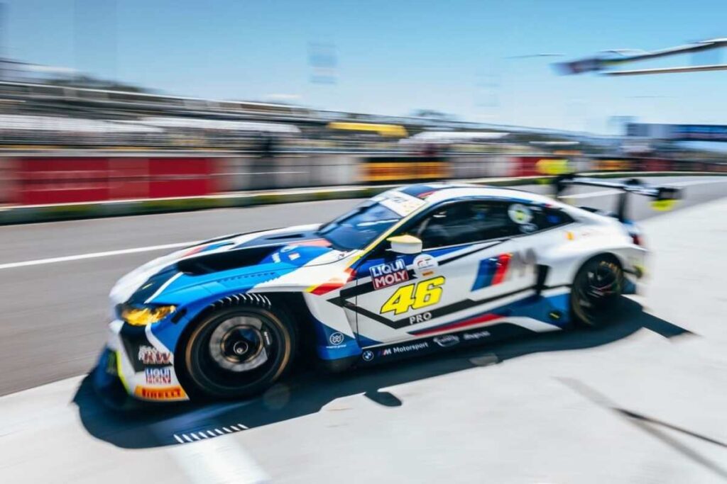 12 Stunden Bathurst, Valentino Rossi von den Rücklichtern verspottet Valentino Rossi