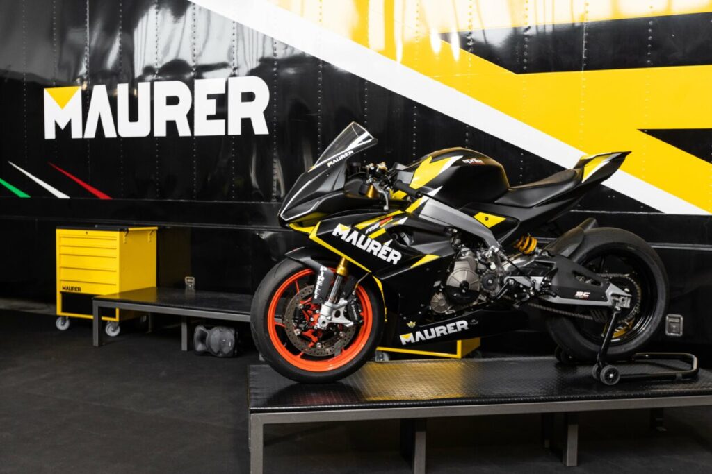 Voici l’équipe Maurer, une excellente nouvelle dans l’Aprilia RS660 Trophy Tässä on Maurer Team, mahtavia uutisia Aprilia RS660 Trophyssa