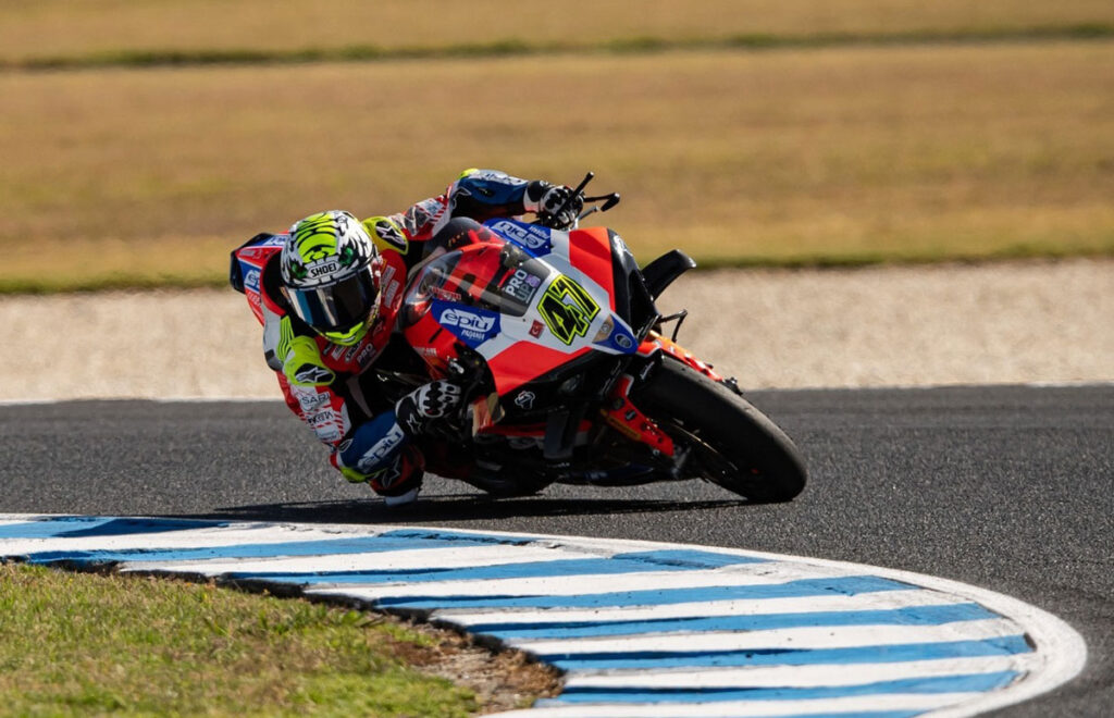 Axel Bassani hinten, Lorenzo Mauri: „Wir arbeiten für das Rennen“ Axel Bassani, Superbike