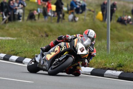 Michael Rutter riporta la Honda MotoGP Replica al TT!