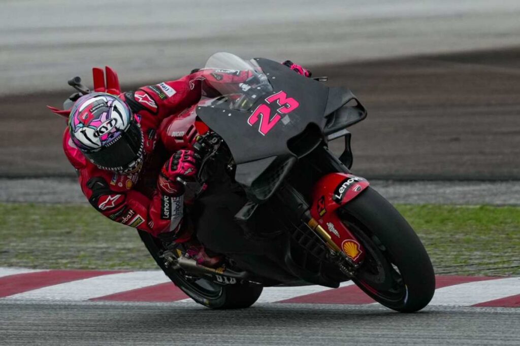 MotoGP, Davide Tardozzi: "Ducati má slabé místo"