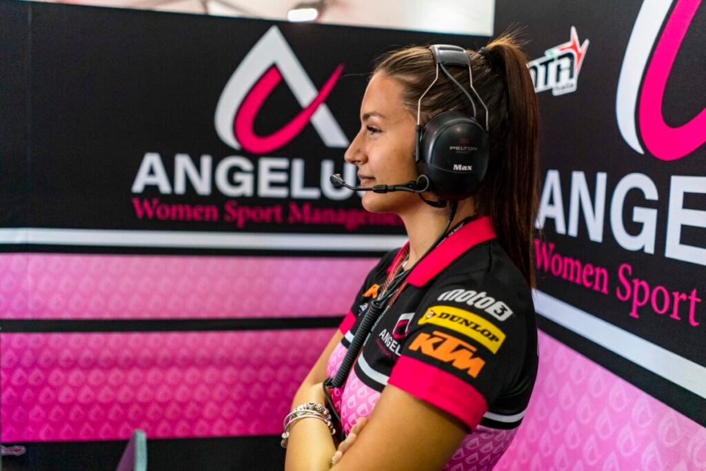 Aurora Angelucci die einzige weibliche Teammanagerin in der Moto3 „Let’s trace the road“ aurora-angelucci-angeluss-mta-moto3