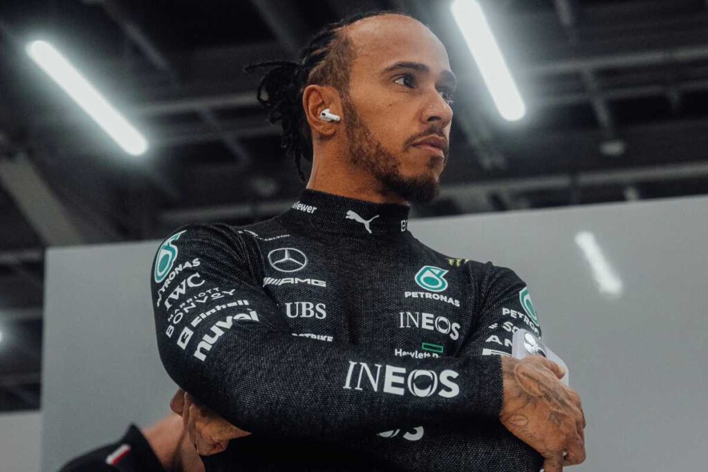 F1, Red Bull dominanter als der “alte” Mercedes: Hamilton ist sich sicher Lewis Hamilton Mercedes Red Bull F1