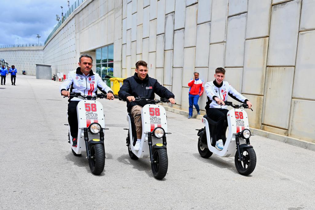 MotoGP: 2-Takt-Scooter sind im Fahrerlager verboten Scooter elettrici nel paddock MotoGP, Sic58