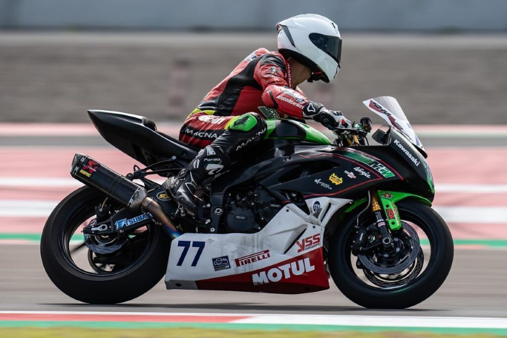 Met TJ Alberto in Supersport de Filipijnen in het Wereldkampioenschap Con TJ Alberto in Supersport le Filippine nel Mondiale