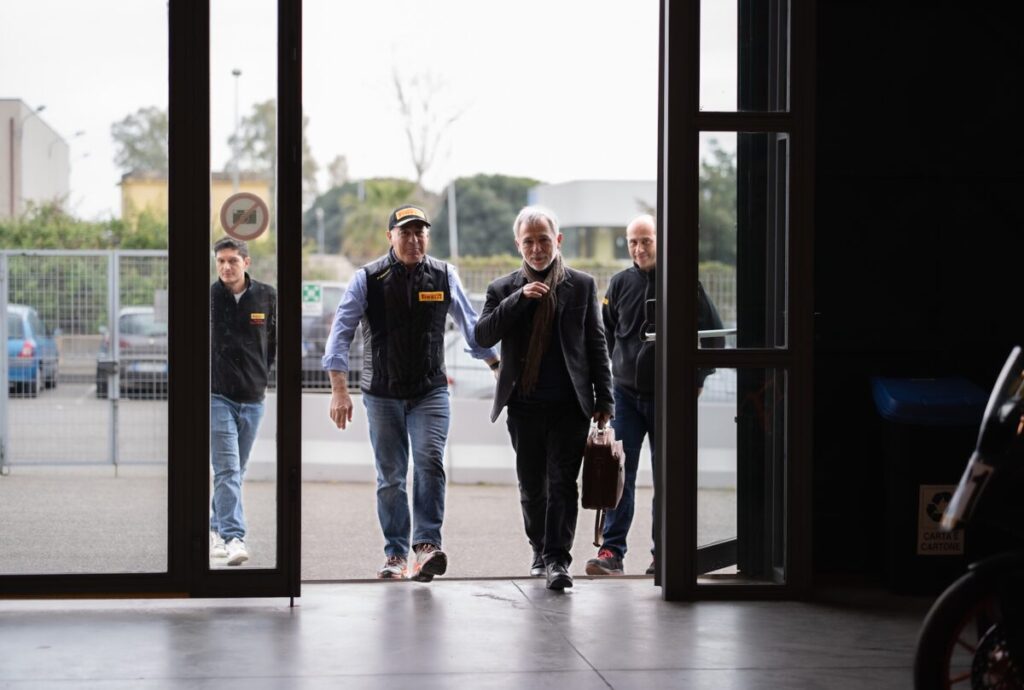 Pirelli, wie arbeitet die Testabteilung? Wir gingen, um zu sehen, wie es ist Pirelli, Testing Department