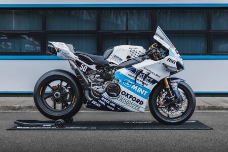 Livrea vintage Oxford per il primo round del British Superbike 2023