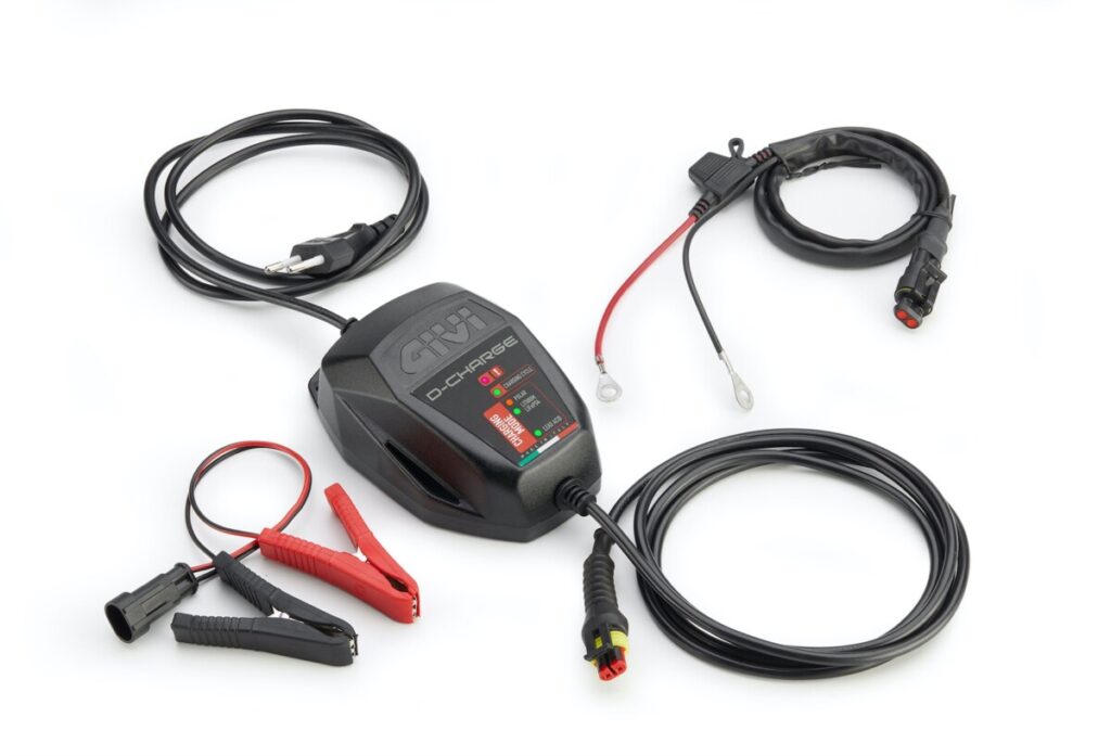 GIVI pense maintenant aussi aux batteries, voici le S510 D-CHARGE Givi, caricabatterie