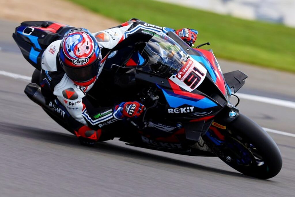 Leon Haslam torna protagonista nel British Superbike