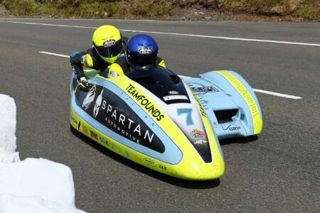 Clamoroso al TT 2023: un passeggero dei Sidecar positivo ad un test anti doping