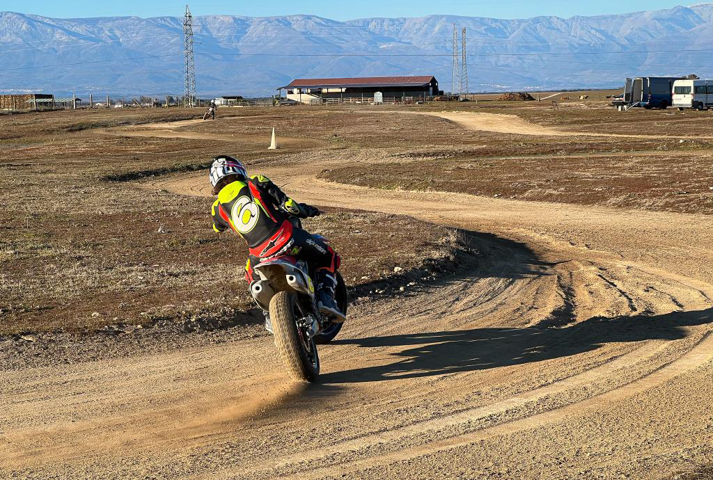 Curiosité : Flat Track en rose avec Maria Herrera et Serena Del Pizzo Flat - Track femminile Serena Del Pizzo