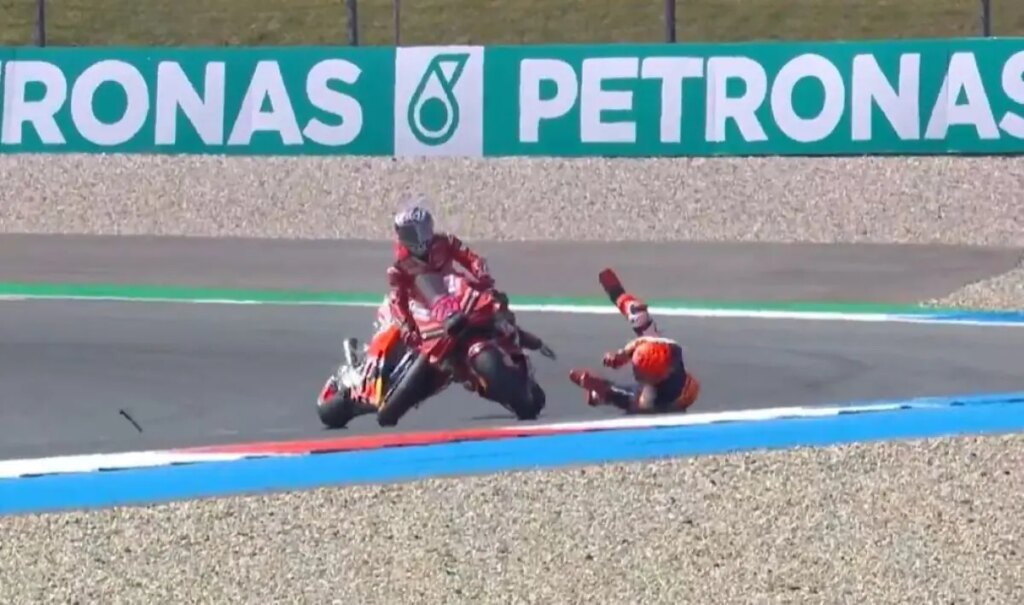 MotoGP Assen: Bezzecchi-Superpole, Bastianini-Marquez-Kontakt crash-bastianini-marquez-motogp-q1