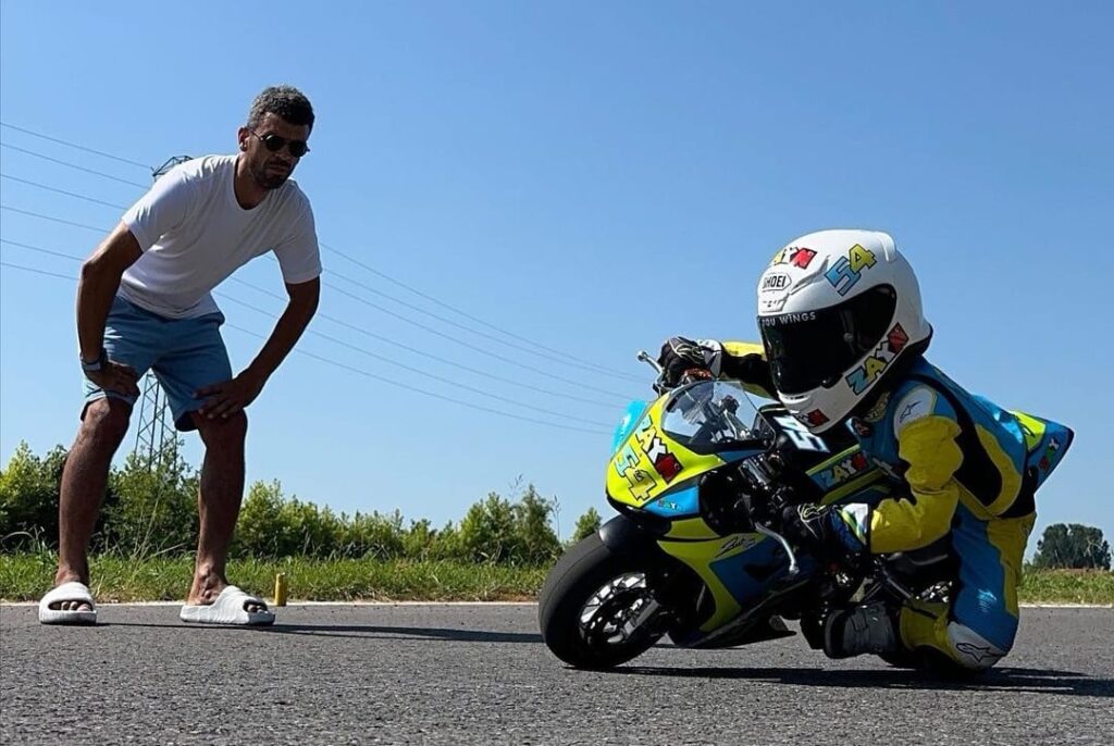 Baby Sofuoglu fliegt auf einem Mini-Bike und in den sozialen Medien: Er hat mehr Follower als Toprak Zayn Sofouglu, Kenan Sofouglu