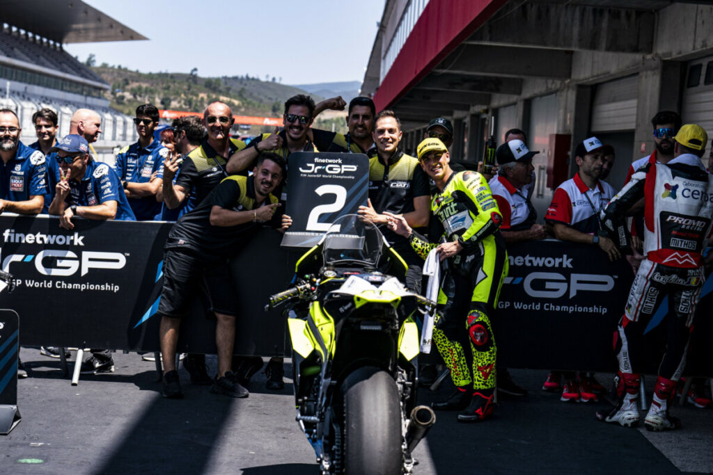 Moto2, Surra ramène Ciatti-Boscoscuro sur le podium “Maintenant, il a la bonne approche” surra-ciatti-boscoscuro-podio-moto2
