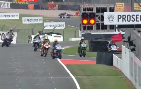 Superbike Donington : Crash effrayant au départ de la course 2, trois coureurs à terre