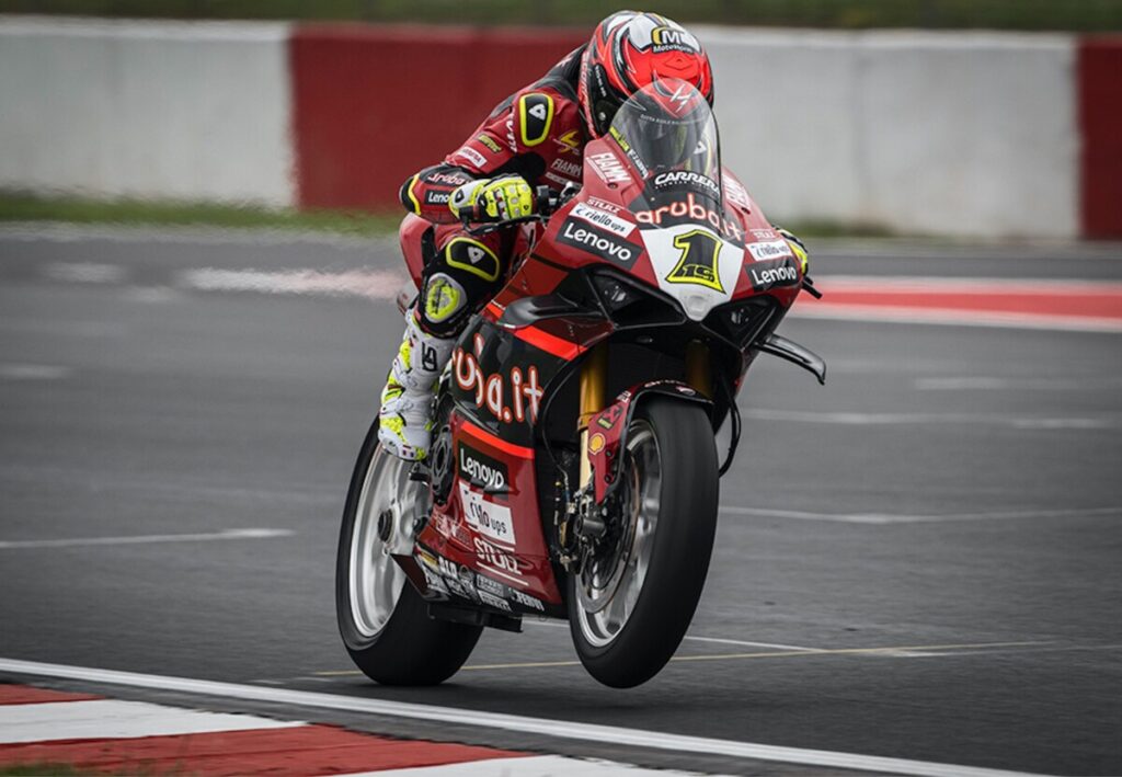 Superbike Donington: Rennen 1, Überschall-Bautista gewinnt auswärts Alvaro Bautista, Superbike