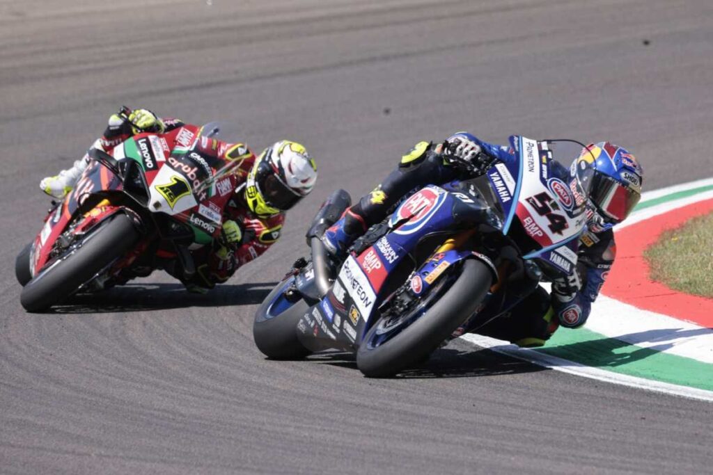 Superbike, Razgatlioglu machtlos gegen Bautista: „Die übliche Strategie“ Razgatlioglu Bautista Superbike Imola