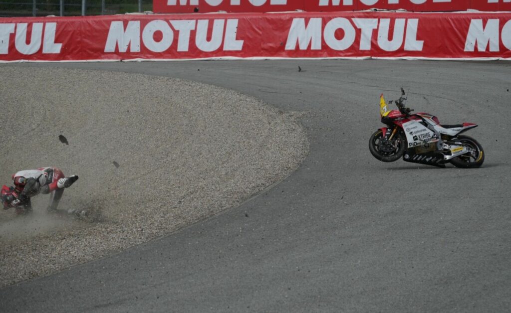 escrig-crash-moto2-austria