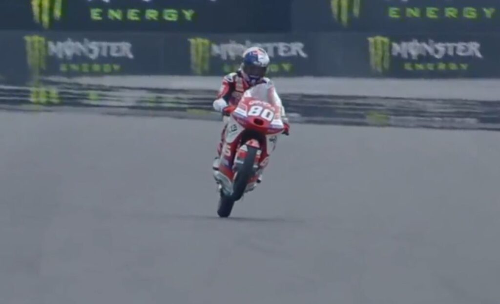 alonso-win-moto3-silverstone