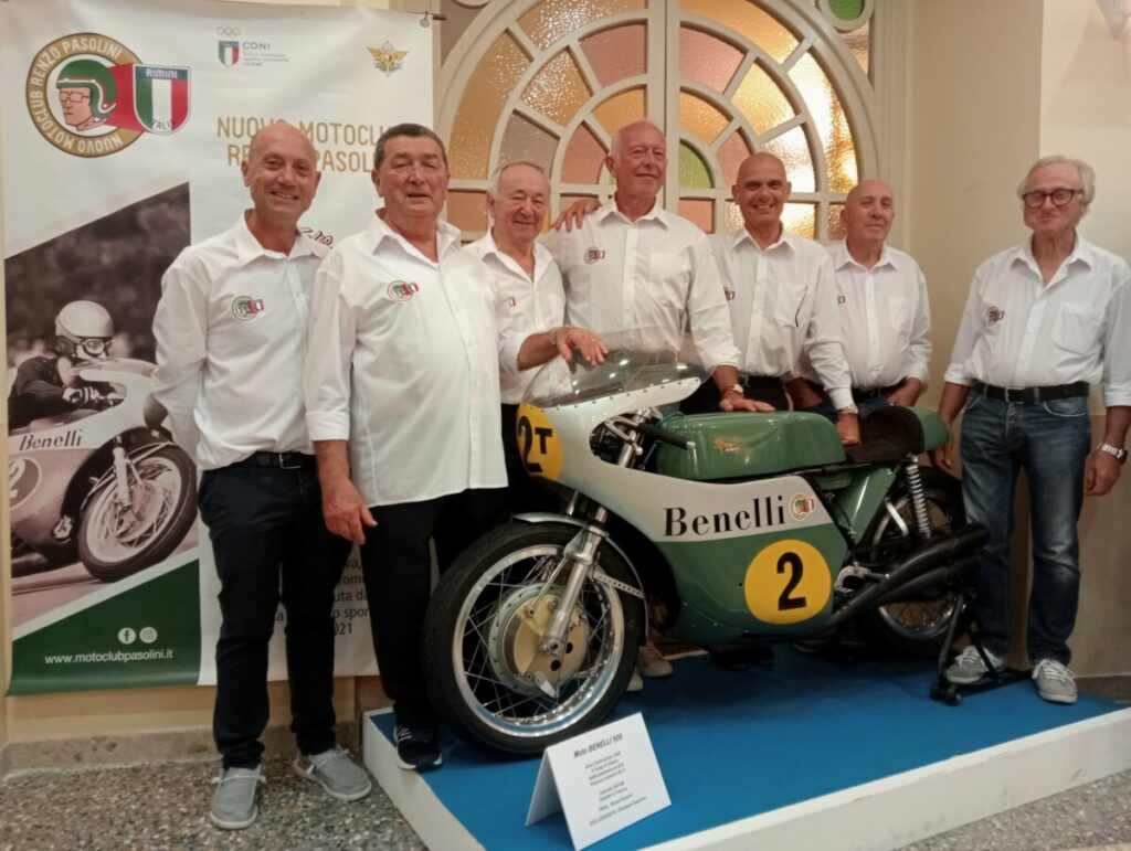 « 50 ans d’or du motocyclisme italien », plus de 5000 visiteurs et de nombreux invités motociclismo-volontari-motoclub-pasolini