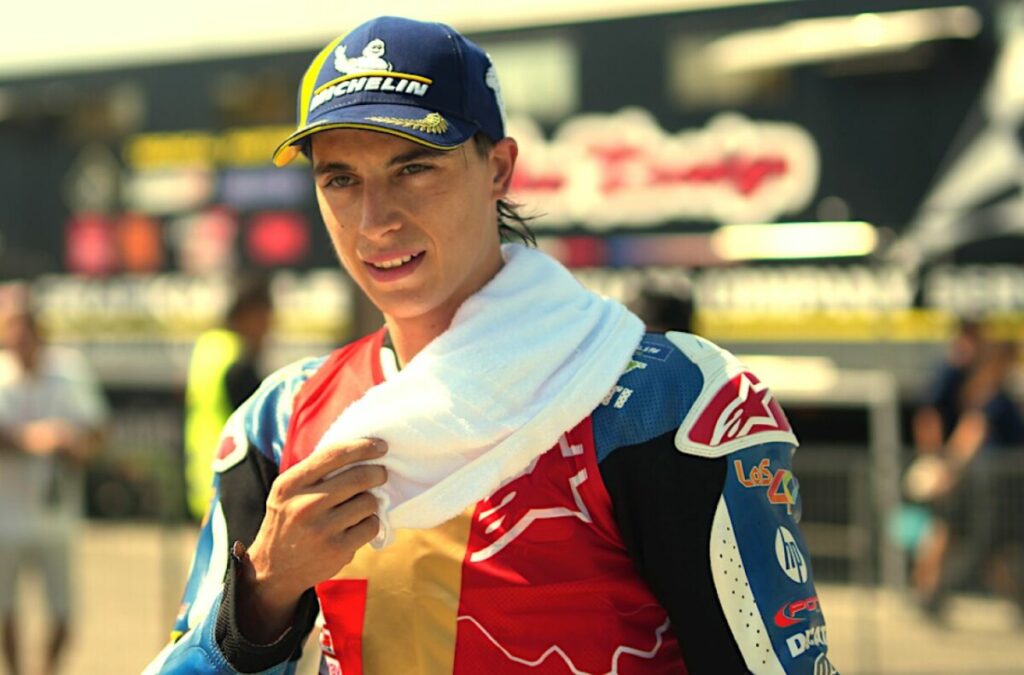 Moto2: Mattia Casadei vom GP Motegi mit Fantic, der Gomez begrüßt Mattia Casadei, dal titolo MotoE alla Moto2 con Fantic