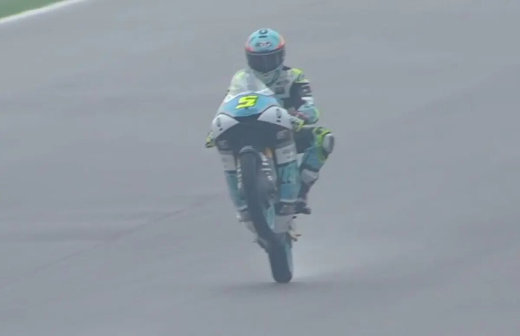 Moto3 India: Masia pole na de regenbui, goed gedaan Bertelle 2e masia-pole-moto3-india