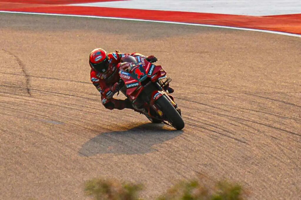 MotoGP, Bagnaia lobt eine von Martins Qualitäten: „Er ist hier schneller“ MotoGP India, Pecco Bagnaia esalta Jorge Martin