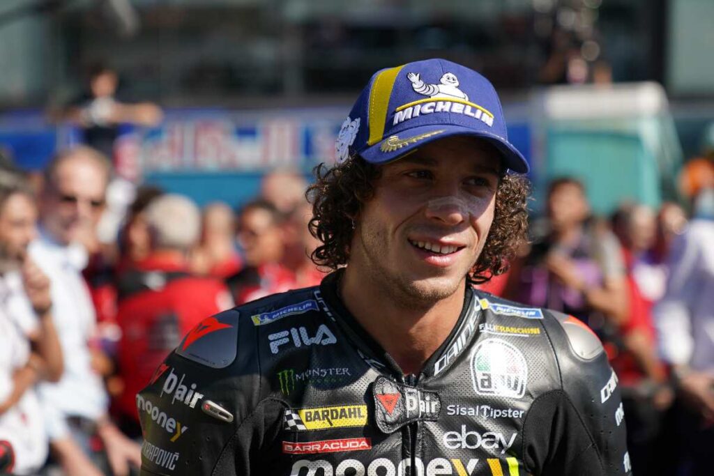 MotoGP Misano, Bezzecchi: „Meine Hand hat mich ein bisschen beeinträchtigt“ MotoGP Misano, Bezzecchi soddisfatto del 2° posto nella Sprint