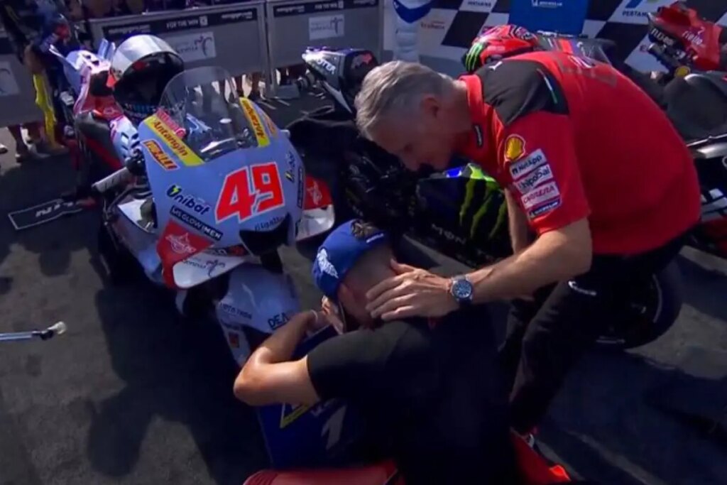 Di Giannantonio en larmes : « Si je continue comme ça, je resterai en MotoGP » Di Giannantonio in lacrime: vuole restare in MotoGP