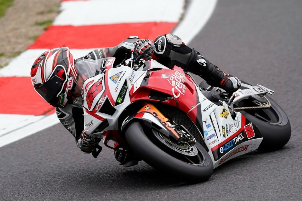 Grave accident impliquant Josh Owens, pilote British Superbike Grave incidente di Josh Owens, pilota del British Superbike