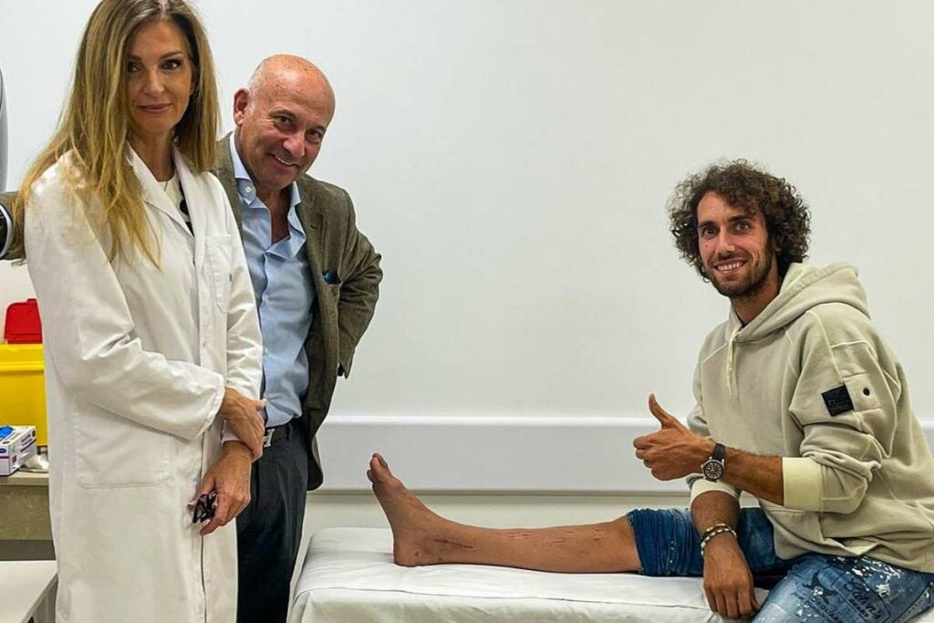 MotoGP, Alex Rins manque la Thaïlande : nouvelle opération à la jambe droite MotoGP, Alex Rins salta la Thailandia: nuova operazione