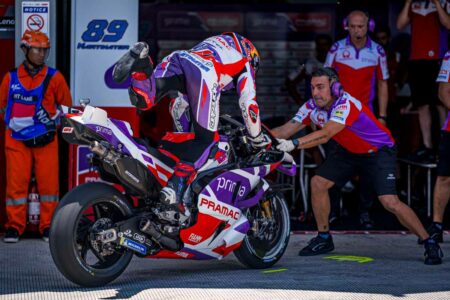 MotoGP Indonesia, Martin punta al sorpasso su Bagnaia