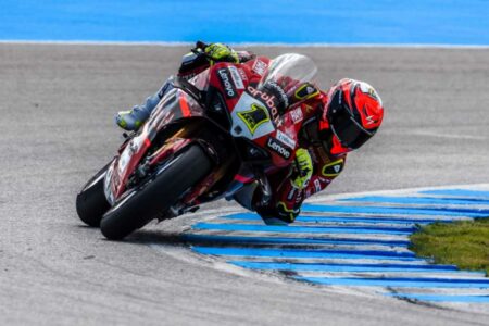 Superbike Jerez, Alvaro Bautista a 2 punti dal Mondiale