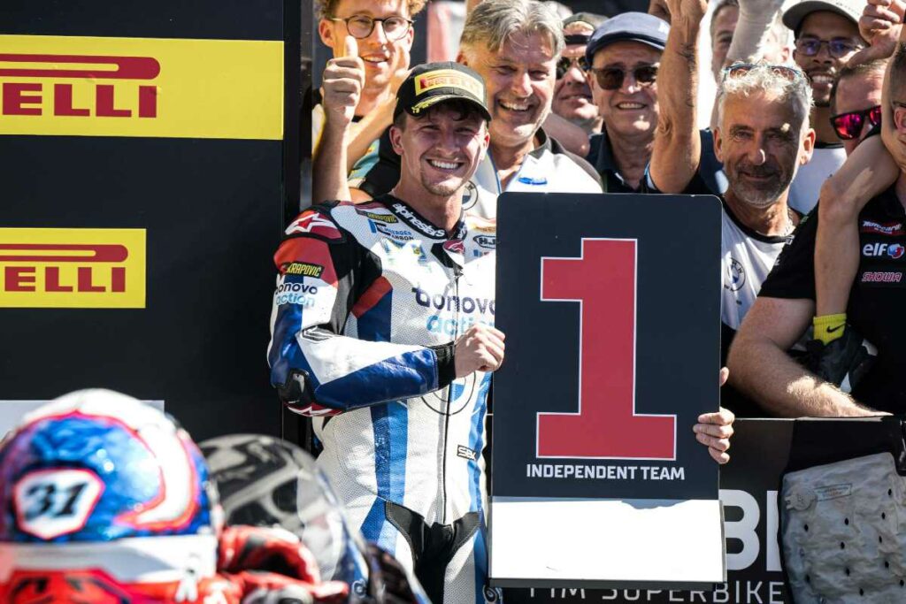 Superbike, Gerloff vole et Redding coule : il y a un nouveau n.1 chez BMW Superbike, Gerloff vola e Redding crolla: c'è un nuovo n.1 in BMW