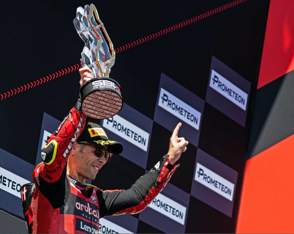 Superbike Jerez : Alvaro Bautista invincible, double célébration de la Coupe du Monde Alvaro Bautista, Superbike