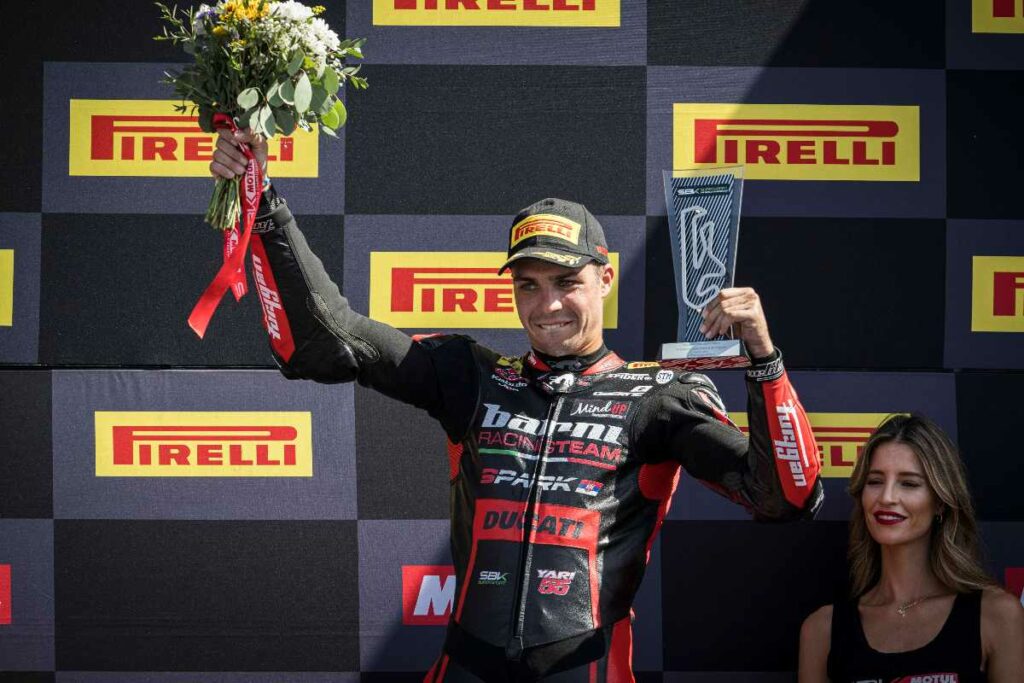 Supersport, Yari Montella et le team Barni à nouveau réunis en 2024 : le renouvellement est officiel Supersport 2024, Yari Montella rinnova col team Barni: è ufficiale