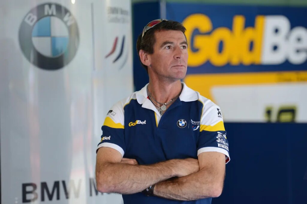 Troy Corser revient à la course : dans le trophée BMW British Superbike Troy Corser torna a correre: nel trofeo BMW del British Superbike