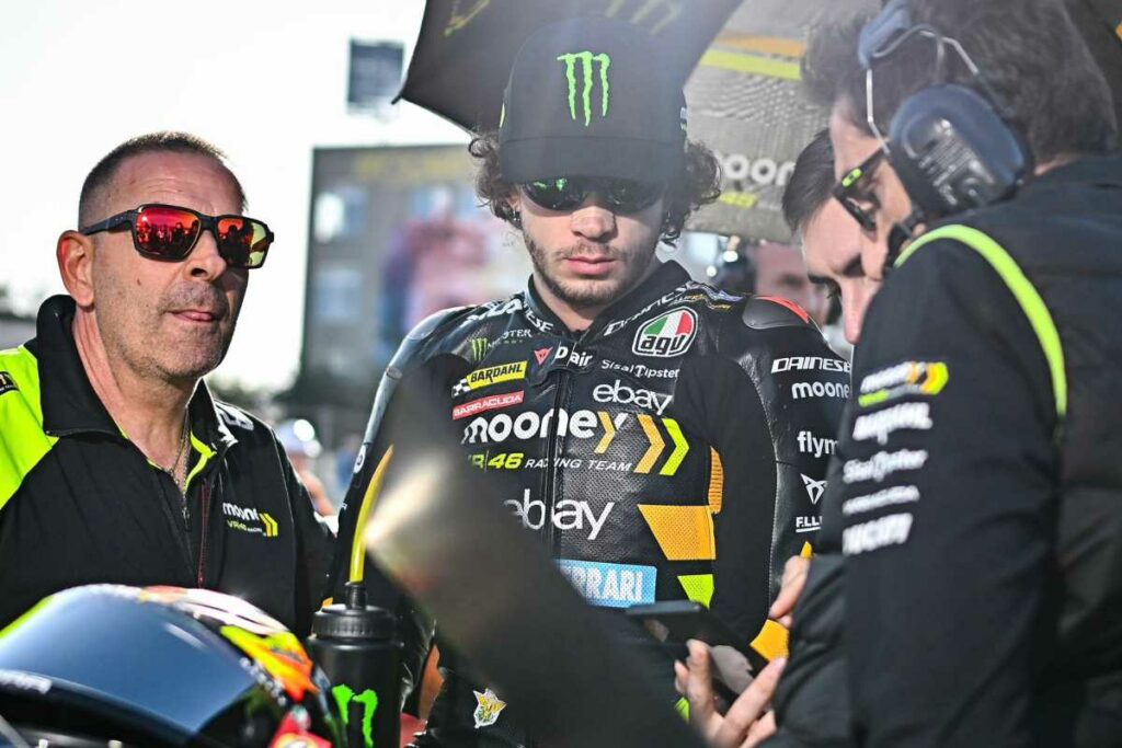 Bezzecchi attaque Márquez : “Le pilote le plus sale du MotoGP” MotoGP Valencia, Bezzecchi furioso con Marquez e commissari