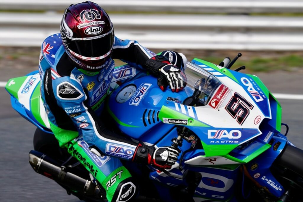 DAO Kawasaki double en British Superbike avec Brayden Elliott DAO Kawasaki raddoppia nel British Superbike con Brayden Elliott