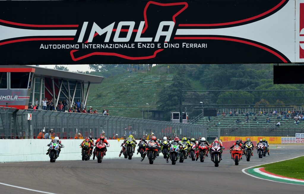 Le Trophée National avec pneus Pirelli : actualités des pistes et réglementations National Trophy