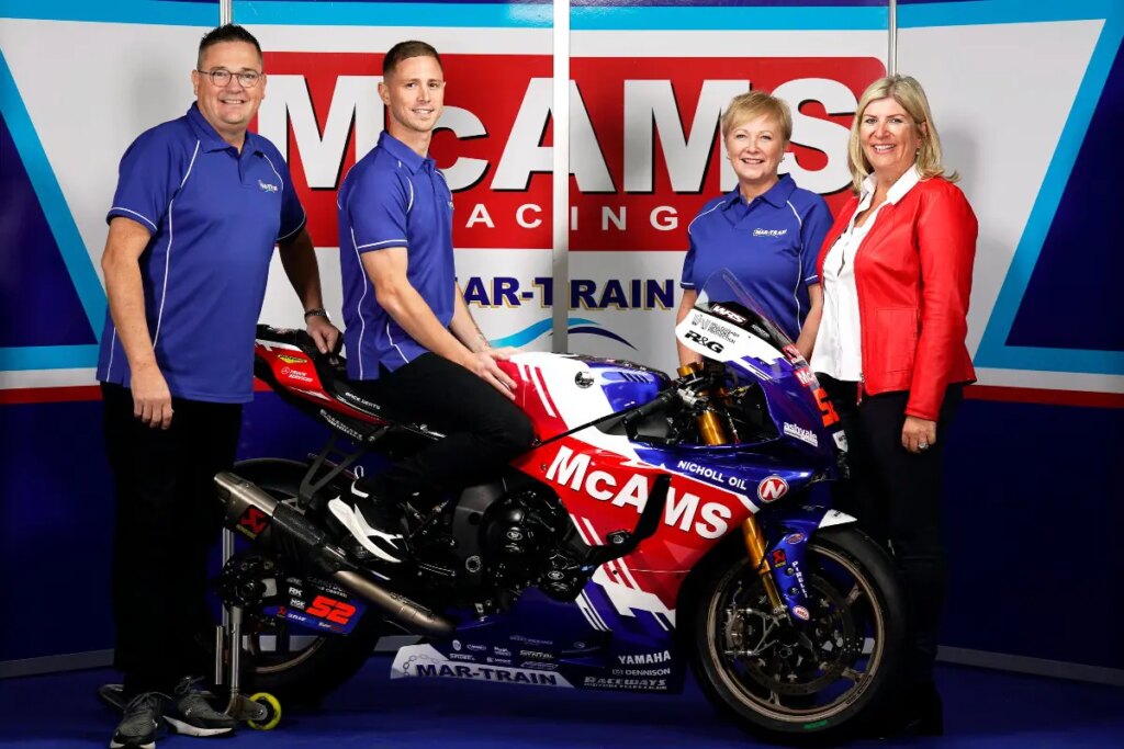 McAMS et Mar-Train habillent la R1 de Danny Kent du British Superbike McAMS insieme a Mar-Train veste la R1 di Danny Kent del British Superbike