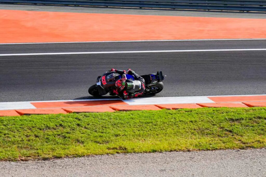 MotoGP, Quartararo : “Yamaha encore loin”. Mais il voit un changement MotoGP Valencia, Quartararo vede una Yamaha ancora lontana