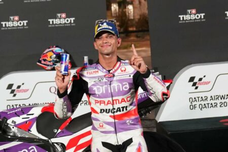 MotoGP Qatar, Jorge Martin gode per la vittoria nella Sprint