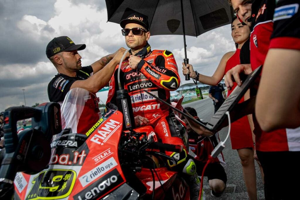 Superbike, Alvaro Bautista blessé : le communiqué de presse officiel Ducati Superbike, Alvaro Bautista infortunato: il comunicato Ducati