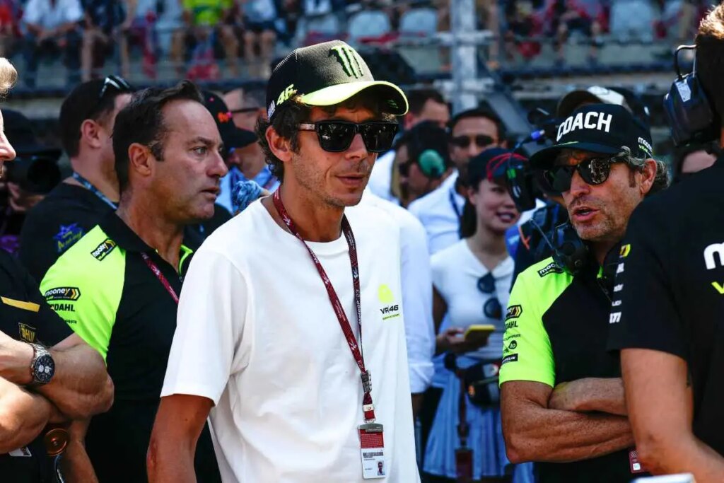 Valentino Rossi baguette Bagnaia. Et sur Marini-Honda : « Un choc » MotoGP, Valentino Rossi bacchetta Bagnaia. E su Marini-Honda...