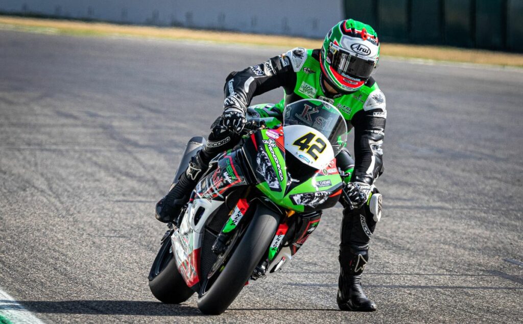 CIV Supersport 2024 : Roberto Farinelli-Kawasaki renouvelle sa fidélité Roberto Farinelli correrà ancora con la Kawasaki Ninja ZX-6R di Black Flag Motorsport passando al CIV Supersport nel 2024