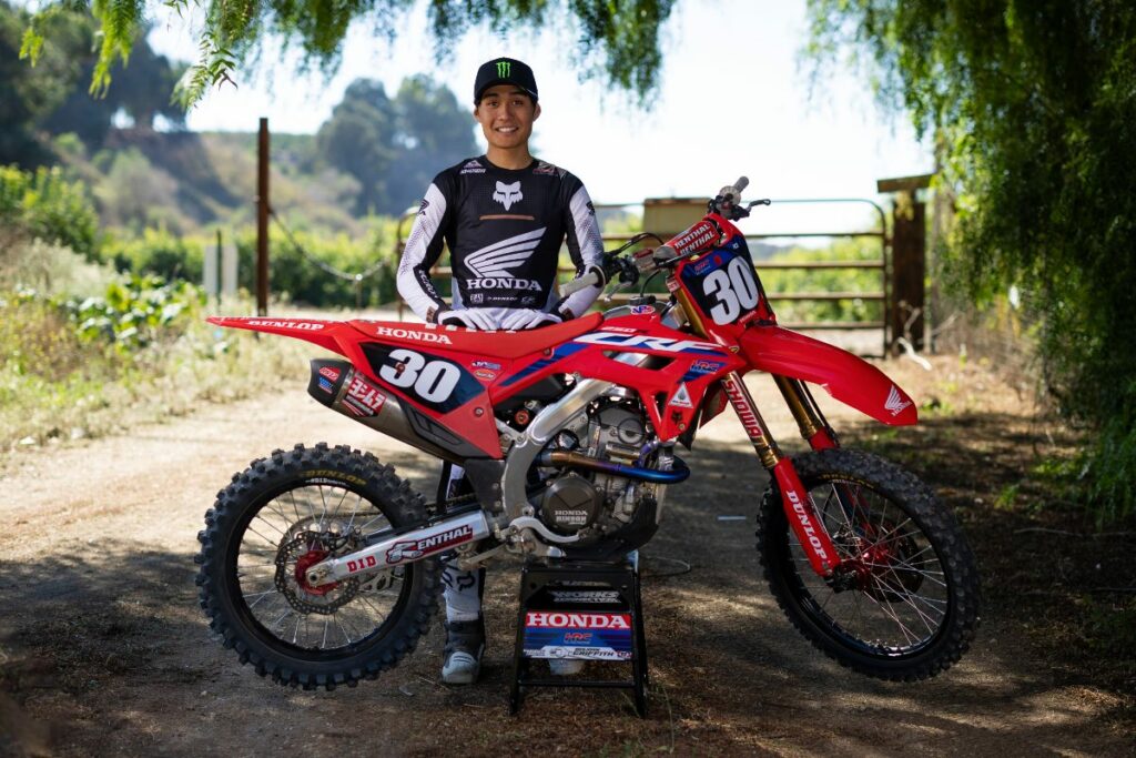 De Suzuka à l’AMA Supercross : la curieuse histoire de Jo Shimoda Da Suzuka all'AMA Supercross: la curiosa storia di Jo Shimoda