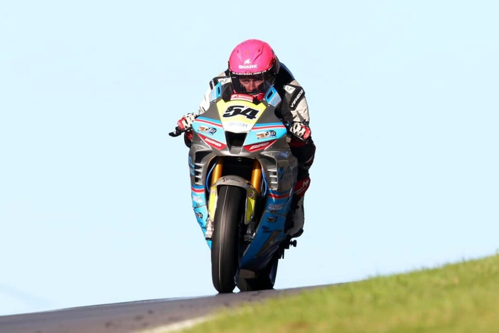 Franco Bourne à plein temps dans le British Superbike 2024 sous l’aile de Honda Franco Bourne a tempo pieno nel British Superbike 2024 sotto l'ala Honda